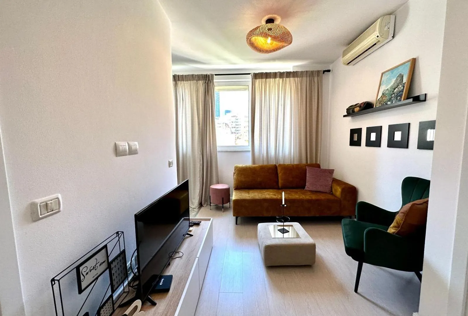 Modern City Center Apartament Apartment Tirana