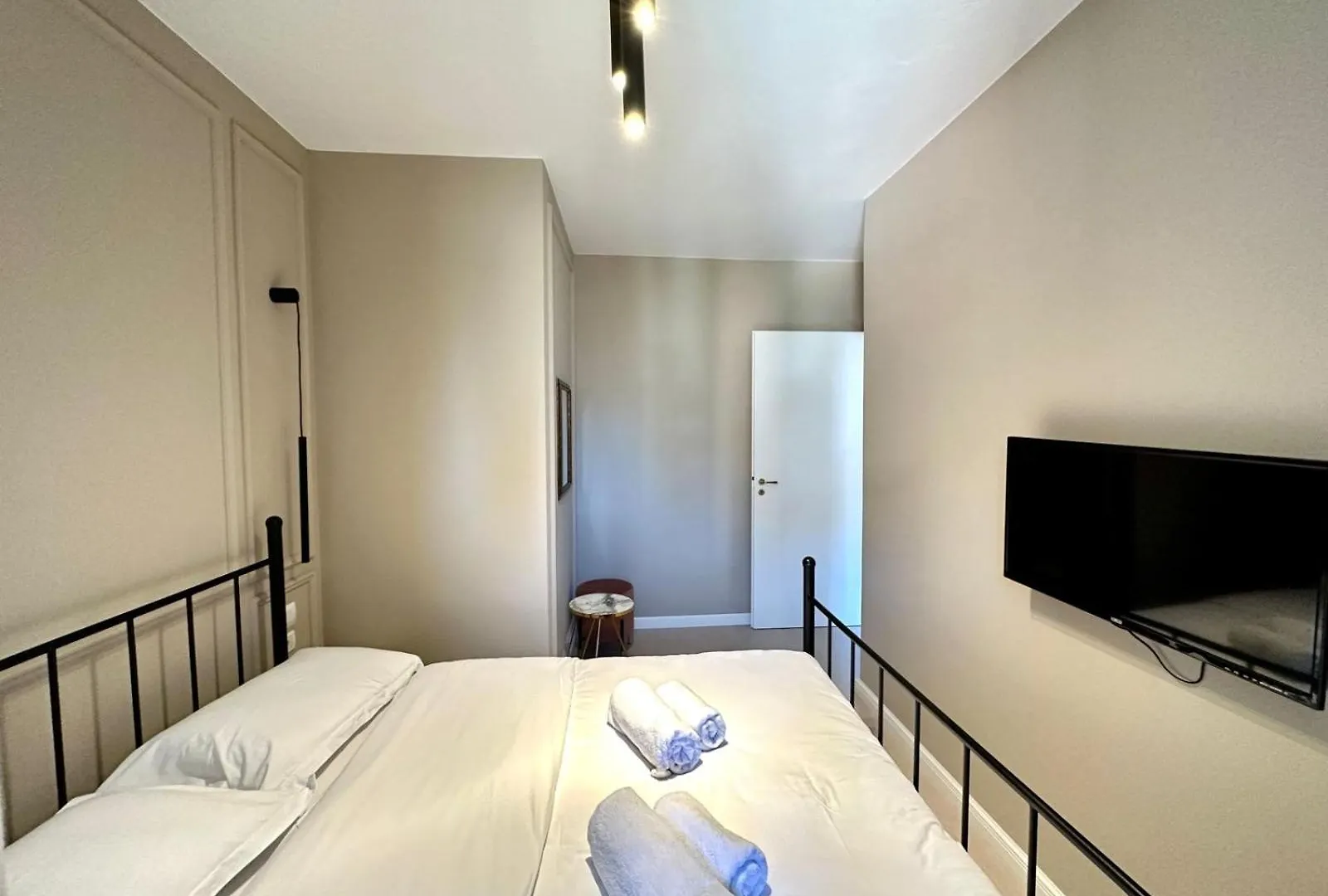 Modern City Center Apartament Apartment Tirana 0*,